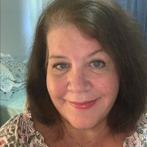 Meet your Posher, Leslie